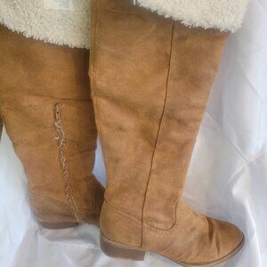 Maurices Sz 10 Knee-High Tan boots with warm sherpa lining